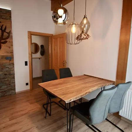לינה וארוחת בוקר Haus Eder Steiner 4*